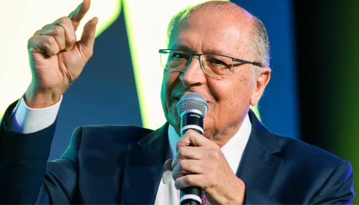 Plano de contingência ao tarifaço deve sair até terça, diz Alckmin 